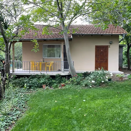 Дом отдыха Peaceful Summer House With Garden Near The Kabakum , Варна