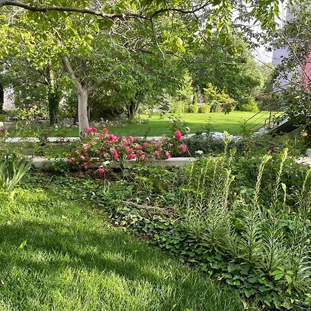 Peaceful Summer House With Garden Near The Kabakum , Warna