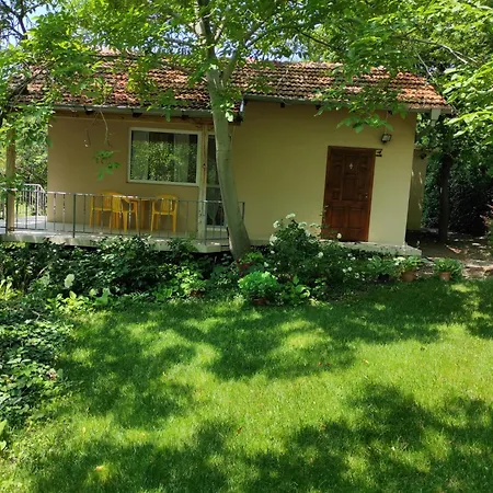 Peaceful Summer House With Garden Near The Kabakum , Βάρνα