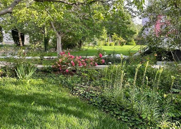A Charming And Peaceful Summer 400m From The Sea Warna