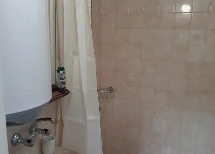 A Charming And Peaceful Summer 400m From The Sea Warna