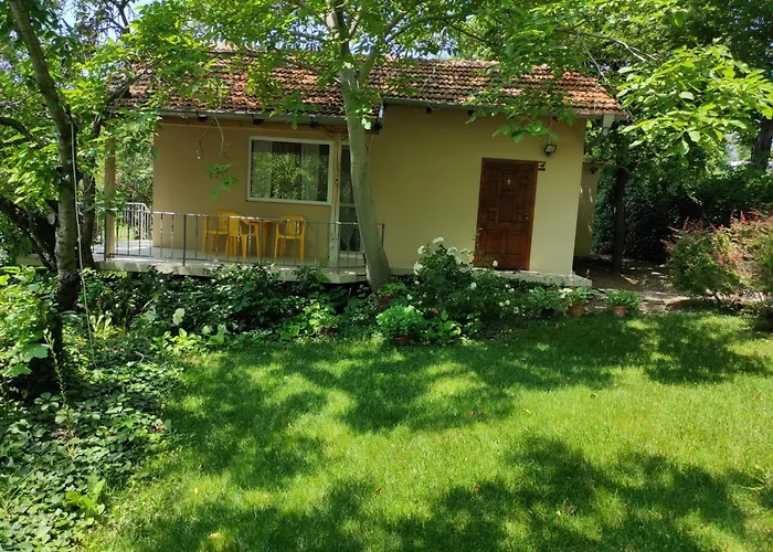 A Charming And Peaceful Summer 400m From The Sea Warna