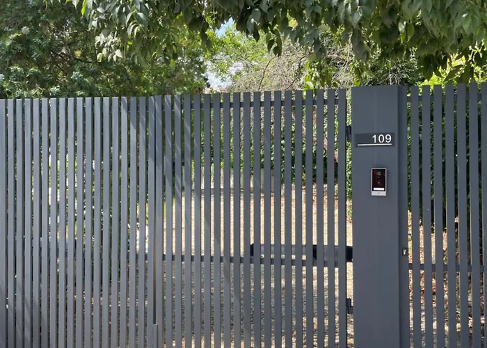 A Charming And Peaceful Summer 400m From The Sea Dom wakacyjny *